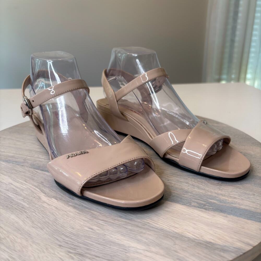 Vintage Authentic Prada Calzature Donna Nude Patent Leather Sandals US Size 9 - Picture 2 of 13